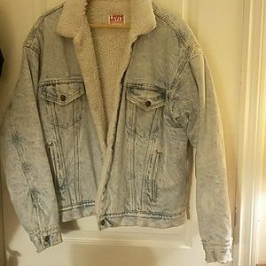 Levis insolated Jacket with Fuzz interior !